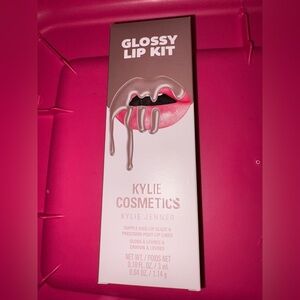 Kylie Cosmetics Glossy Lip Kit